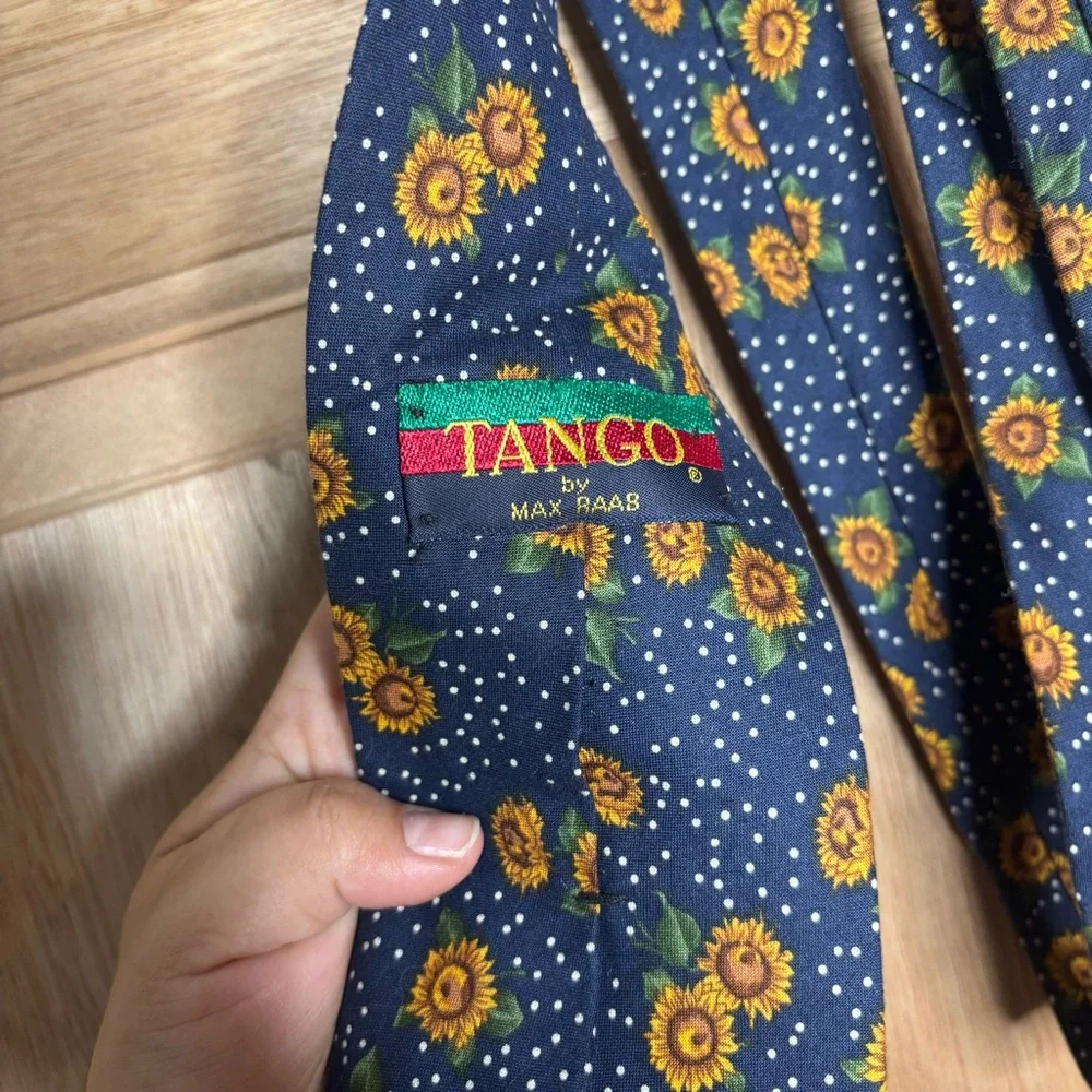 Floral‎ Blue Tie tango by max raab